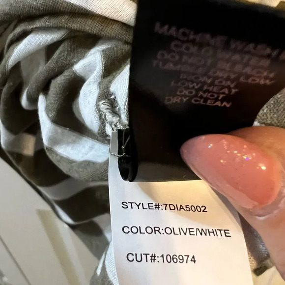 East Adeline Striped V-neck Tunic Top T-shirt Tee 2X Dia & Co Plus Size NWT New - Picture 8 of 9